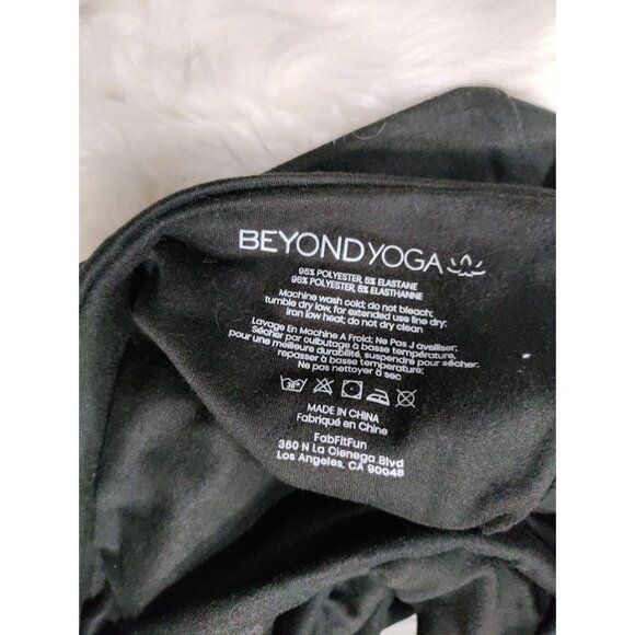 NWT Beyond Yoga Infinity Scarf with Hidden Zipper Pocket Black Women's One Size - Picture 4 of 8